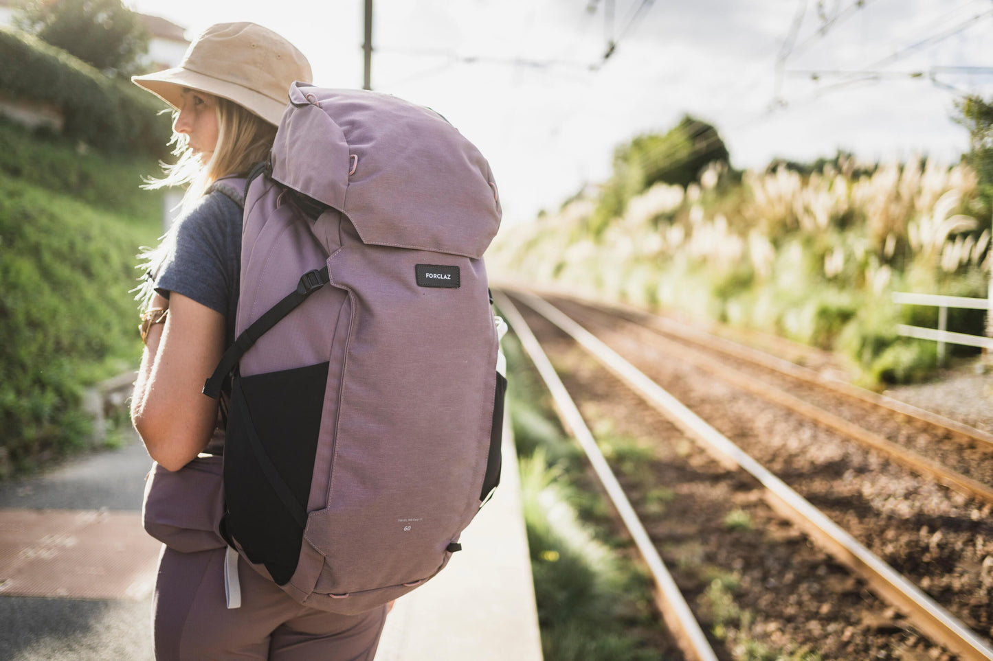 Forclaz Women's Travel 900 60 + 6 L Backpacking Pack