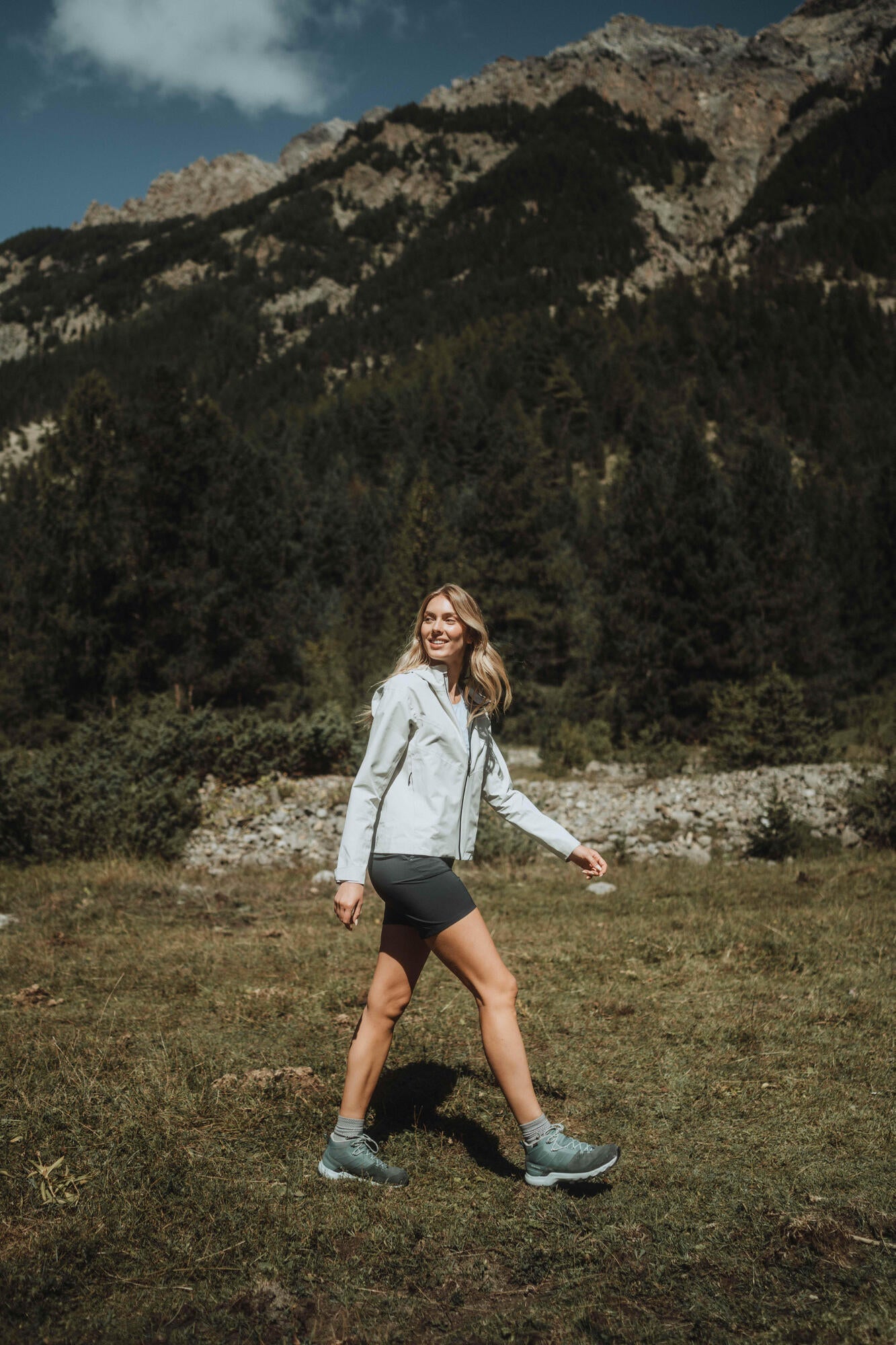 Quechua Women's MH100 Lightweight Waterproof Hiking Jacket
