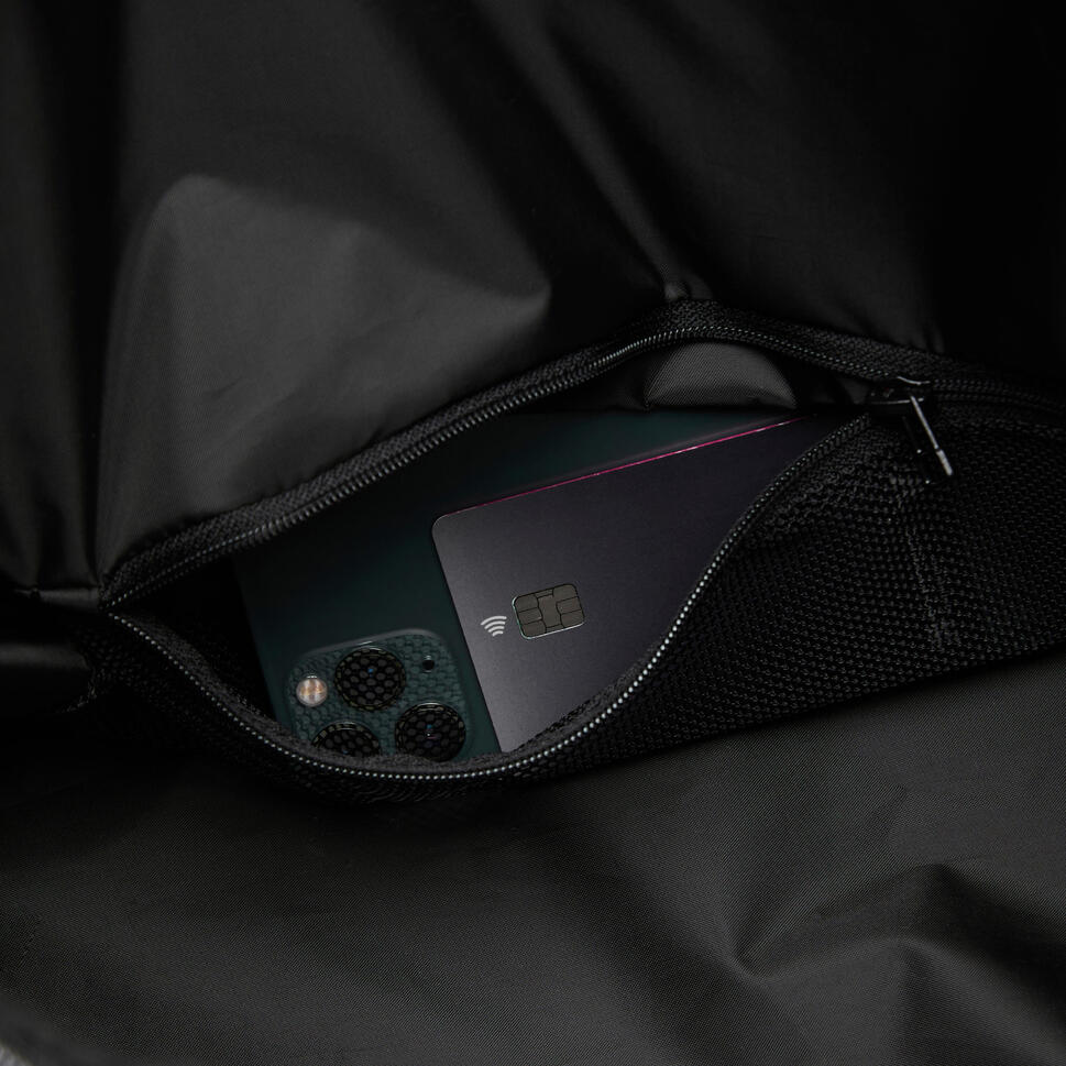 28L Sports Bag with Waterproof Pocket