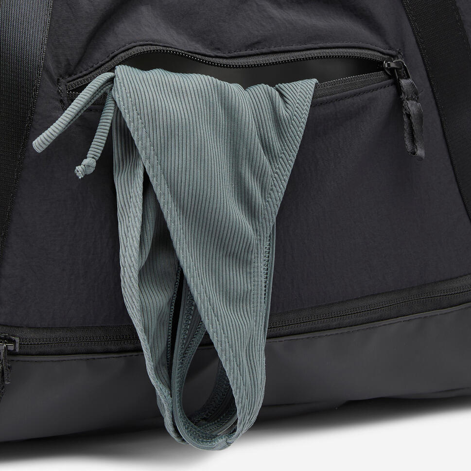28L Sports Bag with Waterproof Pocket